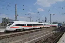 Der ICE  Wien  kurz vor der Ankunft im Hauptbahnhof Dresden. (April 2017)