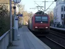 482 019-7von der SBB-Cargo kommt aus Richtung Aachen-West mit einem Mitsubishi-Autozug aus Zeebrugge-Ramskapelle(B) nach Safenwil(CH) bei der Ausfahrt aus Aachen-West und fährt in Richtung Aachen-Schanz,Aachen-Hbf,Aachen-Rothe-Erde,Stolberg-Hbf(Rheinland)Eschweiler-Hbf,Langerwehe,Düren,Merzenich,Buir,Horrem,Kerpen-Köln-Ehrenfeld,Köln-West,Köln-Süd. Aufgenommen vom Bahnsteig in Aachen-West.
Am Morgen vom 21.3.2019.