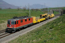 Re 420 254-8 zwischen Niederbipp und Wangen an der Aare am 2. April 2019 mit Sonderleistung nach Sion.
Foto: Walter Ruetsch