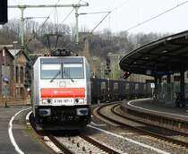 CROSSRAIL E 186 187-1 MIT CONTAINERZUG IN BETZDORF/SIEG
E-Lok 186 187-1 der CROSSRAIL durchquert hier am 2.4.2019 mit langem
Containerzug den Bahnhof BETZDORF/SIEG......