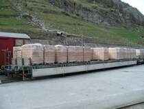 MGB - G�terwagen Rwv 4798s Abgestellt im Bahnhofsareal von Zermatt am 18.04.2007