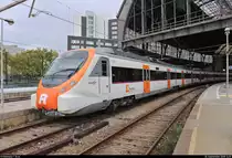465 726-8 und 465 738 (726M und 738M | Siemens Civia) der Rodalies Barcelona (RENFE bzw. FGC) als R2 stehen im Bahnhof Barcelona-França (Estació de França) (E) auf Gleis 5.
[18.9.2018 | 14:51 Uhr]