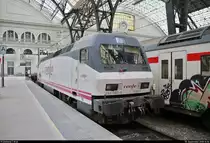 252 067-4  Integria  (Siemens ES64P) der RENFE ist im Bahnhof Barcelona-França (Estació de França) (E) auf Gleis 7 abgestellt.
[18.9.2018 | 14:56 Uhr]
