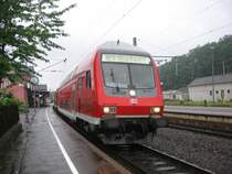 Ein Doppelstocksteuerwagen steht am 21.06.2007 als RE 9  Rhein Sieg Express  nach Gie�en in Au (Sieg).