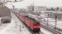 114 012 zieht einen RE50 gen Frankfurt Hbf und wurde hier beim Durchfahren des Ortsteils Mühlberg fotografiert. Aufgenommen am 16.12.2018 11:38