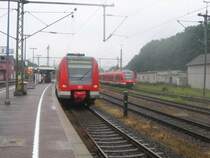Ein 423 als S12 von D�ren steht am 21.06.2007 in Au (Sieg). Im Hintergrund sieht man einen LINT 41.