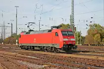 Durchfahrt von 152 004-8 am Nachmittag des 04.10.2017 als Lokzug durch Basel Bad Bf in Richtung Muttenz, um dort einen Güterzug in Richtung Deutschland zu bespannen. (Fotostandpunkt von öffentlich zugänglichen Parkplatz)