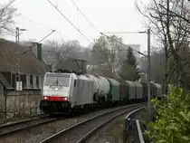 186 454-5 von Lineas/Railpool kommt aus Richtung Aachen-West mit gemischten Güterzug aus Antwerpen-Noord(B) nach Köln-Gremberg(D) und fährt durch Aachen-Schanz in Richtung Aachen-Hbf,Aachen-Rothe-Erde,Stolberg-Hbf(Rheinland)Eschweiler-Hbf,Langerwehe,Düren,Merzenich,Buir,Horrem,Kerpen-Köln-Ehrenfeld,Köln-West,Köln-Süd. Aufgenommen vom Bahnsteig von Aachen-Schanz.
Bei Wolken am Nachmittag vom 23.3.2019.