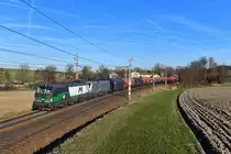193 228 + 182 600 mit einem Getreidezug am 17.03.2019 bei Kimpling. 