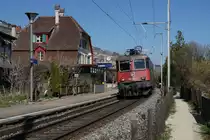 Der einspurige Streckenabschnitt in Ligerz verewigt am 28. März 2019.
Güterzug unterwegs in Richtung Westschweiz mit der Re 421 380-7.
Foto: Walter Ruetsch 