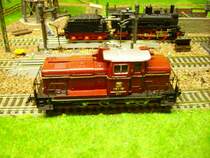 �ber 40 Jahre altes Modell der V60 151 von Fleischmann. Die Lok ist mit neuen Kupplungen ausgestatt und l�uft einwandfrei.