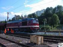 Am 23. Juli 2005 war 220 295-0 der Leibziger Eisenbahnverkehrsunternehmen(LEG)in Coburg. Dort f�hrte Sie einen aus vier Wagen bestehenden Schotterzug an, welcher f�r Gleisbauarbeiten ben�tigt wurde.