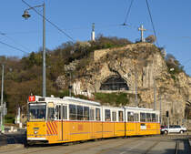 Ganz-CSMG 7671 Fahrschulwagen am frühen Morgen des 31.03.2019 am Szent Gellért tér.