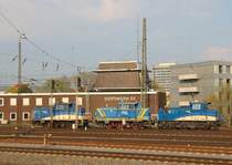 7.4.19 Göttingen. 3 Maschinen der evb (Elbe-Weser-Logistik) bei der Sonntagsruhe vor dem Fahrdienstleiter-Stellwerk.
363-734 / 365 130 / 266 001