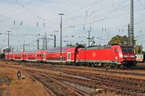 Einfahrt am 04.10.2017 von 146 237-3  Karlsruhe  mit ihrem RE (Offenburg - Basel SBB) in den Badischen Bahnhof von Basel. Nach kurzem Aufenthalt fuhr die 146er über den Rhein in Richtung Zielbahnhof. (Fotostandpunkt von öffentlich zugänglichen Parkplatz)