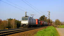 186 387-7 von Akiem/Lineas kommt aus Richtung Aachen-West und fährt die Gemmenicher-Rampe hoch mit einem Containerzug aus Gallarate(I) nach Zeebrugge-Vorming(B) und fährt in Richtung Gemmenicher-Tunnel,Botzelaer(B),Gemmenich(B),Nouvelaer(B),Moresnet(B),Moresnet-Chapelle(B),Montzen(B). 
Aufgenommen an der Montzenroute am Gemmenicher-Weg. 
Bei schönem Frühlingswetter am Nachmittag vom 30.3.2019.