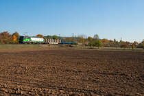 193 772 der ELL vmtl. für SETG mit einem leeren Holzzug bei Thüngersheim Richtung Gemünden, 13.10.2018