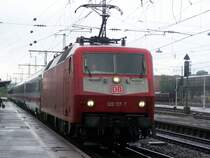 Br.120 117-7 mit einem IC von N�rnberg Hbf nach Karlsruhe Hbf im Bahnhof Aalen. Aufgenommen am 21.Juni 2007 auf Gleis 1 des Aalener Bahnhofs. Gru� noch an den netten Lokf�hrer:-)
