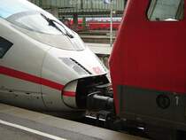 Ankupplung zwischen ICE3 und BR120-120 1!!

Aufnahme am 22. Juni 2007 in Stuttgart Hbf gegen 12:30 Uhr