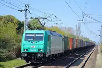 ITL - Eisenbahngesellschaft mbH mit  185 633-5  [NVR-Number: 91 80 6185 633-5 D-ITL] und Containerzug am 16.04.19 Durchfahrt Bf. Berlin-Hohenschönhausen.