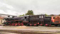 Ein Kabinentender ist dann doch eine interessante Sache. So gesehen am 7. Oktober 2018 im Eisenbahnmuseum Ampflwang. Ach ja, eine Lok hing auch noch dran, nämlich 52.7102! 