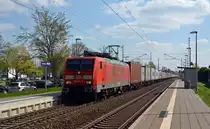 189 003 schleppte am 10.04.19 einen Containerzug durch Wittenberg-Altstadt Richtung Dessau.