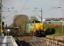 Ein Nachschuss von 7703 und Cobra 2838 und kammen als Lokzug aus Belgien nach Norddeutschland  und  kammen aus Richtung Aachen-West,Laurensberg,Richterich und fuhren durch Kohlscheid und fahren in Richtung Herzogenrath,Hofstadt,Finkenrath,Rimburg,Übach-Palenberg,Zweibrüggen,Frelenberg,Geilenkirchen,Süggerrath,Lindern,Brachelen,Hückelhoven-Baal,Baal,Erkelenz,Herrath,Beckrath,Wickrath. 
Aufgenommen von Bahnsteig 2 in Kohlscheid. 
Bei schönem Frühlingswetter am 7.4.2019.