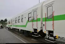 Ein ungarischer Sprühwagen (99 55 9395 013-3 H-GESG) der G&G Plant Protection Ltd. steht auf dem Gleis- und Freigelände der Messe Berlin anlässlich des  Tags des Eisenbahners  im Rahmen der Publikumstage zur InnoTrans 2018.
Weitere Informationen zum Fahrzeug:
https://www.virtualmarket.innotrans.de/de/Recospray-control-coach,dct5-524
[23.9.2018 | 14:10 Uhr]