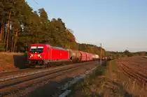 187 144 mit einem gemischten Güterzug bei Hagenbüchach Richtung Würzburg, 17.10.2018