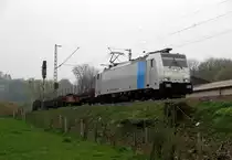186 291-1 von Lineas/Railpool kommt die Gemmenicher-Rampe herunter nach Aachen-West mit einem gemischten Güterzug aus Antwerpen-Noord(B) nach Köln-Gremberg(D). 
Aufgenommen von einem Weg in Reinartzkehl. 
Am Nachmittag vom 9.4.2019.