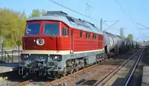 LEG 132 004-3 (92 80 0232 204-0 D-LEG) mit Kesselwagenzug  am 17.04.19 Bf. Berlin-Hohenschönhausen.