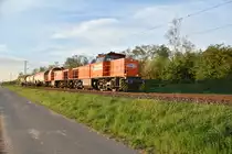 Chemion 1275 001 mit einer Schwesterlok und immerhin 3 Kesselwagen gen Neuss fahrend. 18.4.2019 