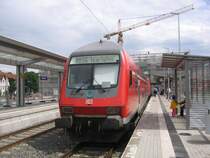 Der Doppelstocksteuerwagen des RB 56  Der Iserlohner  ist am 22.06.2007 gerade aus Letmathe in Iserlohn eingetroffen. Lustig finde ich das dieser Zug lediglich 7 Minuten f�hrt und nur aus einem DoStossteuerwagen und einer 143 besteht.