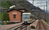 Die Nahverkehrszüge auf Schweizer Seite verkehren bis Camedo. ABe 4/6 54 wird hinter dem Diretto als R321 nach Locarno fahren. (10.04.2019)