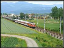 E-Lok 1142 032 mit Milit�rzug 90151 f�hrt in Richtung Klagenfurt.
Zeltweg 22.06.2007