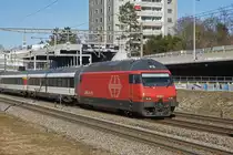 Re 460 081-3 fährt Richtung Bahnhof Muttenz. Die Aufnahme stammt vom 17.02.2019.