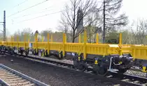 Auslieferung (Überführung) von fabrikneuen Drehgestell-Flachwagen mit Seitenborden vom bulgarischen Hersteller TRANSVAGON-AD aus Burgas für die Fa. Hering Bahnbau GmbH Essen, Standort Burbach, im Bild der Wagen mit der Nr. 37 TEN 80 D-HGUI 3988 017-4 Rens 192B am 02.04.19 Dreasden-Strehlen.