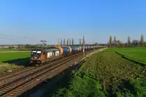 187 537 mit einem Kesselzug am 17.04.2019 bei Sunstedt. 