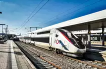 SNCF 310 014-0 hält als TGV 9560 (Frankfurt (Main) Hbf - Karlsruhe Hbf - Strasbourg - Paris Est), in Mannheim Hbf.
Aufgenommen am 19.4.2019.