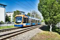 Der rnv-Tramwagen 4154, fährt als Linie 5 (Weinheim, Händelstraße - Mannheim - Heidelberg - Weinheim, Alter OEG-Bahnhof), nahe der Haltestelle Viernheim, Tivoli (RNZ) vorüber.
Aufgenommen am 20.4.2019.