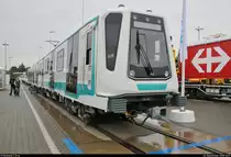 U-Bahn-Fahrzeug Siemens Inspiro der Metropolitan EAD in Sofia (BG) steht auf dem Gleis- und Freigelände der Messe Berlin anlässlich des  Tags des Eisenbahners  im Rahmen der Publikumstage zur InnoTrans 2018.
Weitere Informationen zum Fahrzeug:
https://www.virtualmarket.innotrans.de/de/Metro-Inspiro-Sofia,dct5-641
[23.9.2018 | 14:27 Uhr]