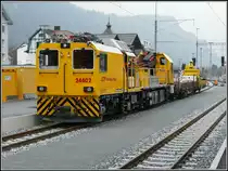 Die Gleis- und Fahrleitungsanlagen in Ilanz sind bald vollständig umgebaut. Dabei hilft auch der Xmf 6/6 24402. (11.04.2019)