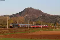 182 524-9 und 218 460-4 (Zugschluss) mit dem DPF 1795 (Hamburg Langefelde Bbf-Lörrach Gbf) bei Welschingen 20.4.19
