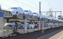 Wageneinheit für den Kfz-Transport der Fa. BLG-AutoRail GmbH  mit belgischer Registrierung mit der Nr. 23 TEN-RIV 88 B-BLG 4356 340-0 Laaers beladen mit fabrikneuen SEAT Modellen am 02.04.19 Dresden Strehlen.