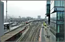 Eine S-Bahn mit Siemens Dosto erreicht Zürich Hardbrücke. (12.04.2019)