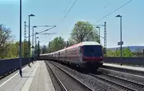 Nachschuss auf den DbZ 93328 Hamm - Ehrang. 155 049 hatte die Aufgabe 610 001, 610 004, 610 009 und 610 016 auf ihre letzte Reise zum Schrottplatz nach Ehrang zu bringen. 610 001 ,610 004 und 610 009 waren bis zum 18.12.2014 in Nürnberg beheimatet. 610 016 war bis zum 22.1.2015 in Nürnberg beheimatet. 

Urmitz 19.04.2019