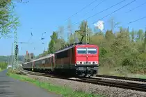 Am Ostersonntag war der letzte Schrottzug vom Stillstandmanagement Hamm nach Ehrang unterwegs. Mit dem Dbz 92042 Hamm - Ehrang ist das Stillstandmanagement nun komplett leer geräumt und somit offiziell Geschichte. Wie auch am Karfreitag hatte 155 049 die Aufgabe den Schrottzug nach Ehrang zu bringen. Am Haken hatte sie 610 008, 610 018 und 610 003. 
610 003 war bis zum 22.01.2015 in Nürnberg beheimatet.
610 008 war bis zum 19.11.2014 in Nürnberg beheimatet.
610 018 war bis zum 29.05.2013 in Nürnberg beheimatet.

Bad Hönningen 21.04.2019