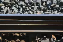 In Bad Hönningen konnte ich diesen Zungenausbruch finden. Je nach tiefe und länge des Ausbruchs wird die Weiche in jeweiliger Lage gesperrt da ein aufklettern und eine Entgleisung die Folge sein können. Hierbei handelt es sich jedoch um einen nicht problematischen Ausbruch da der Bruch nicht sehr tief ist. 

Bad Hönningen 21.04.2019