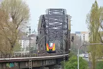 HLB Coradia Continental ET155 (1440 164-0) am 13.04.19 in Frankfurt am Main Oberrad auf der Deutscherrnbrücke von einer Brücke aus fotografiert per Tele Zoom