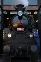 An der Dampflokomotive 354 195 wurde die Beleuchtung repariert. (Eisenbahnmuseum Dresden, April 2017)